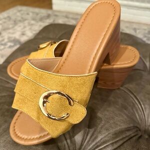 New-Never Worn - Women's Tan and Gold Heeled Sandals